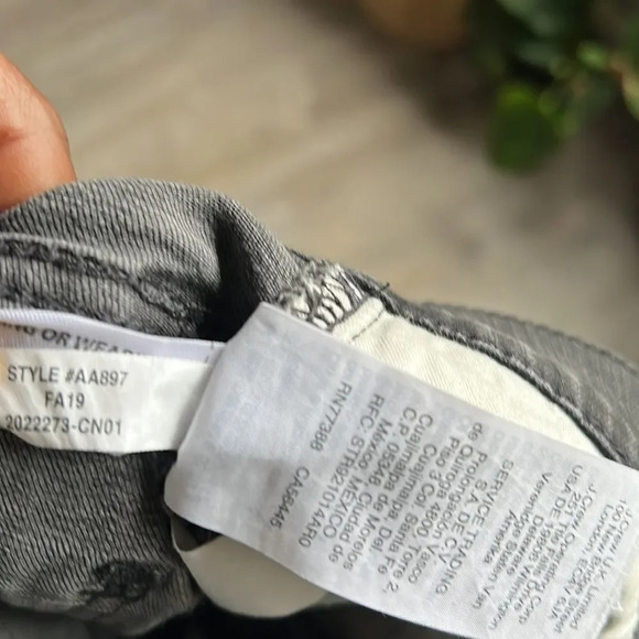 Madewell Cali Demi-Boot Jeans in Bellspring Wash: Button-Front Edition - Picture 8 of 10